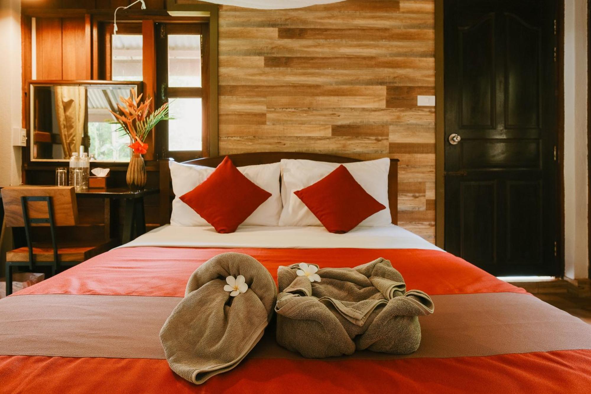 Joy Bungalow Resort And Restaurant Koh Jum Exterior photo